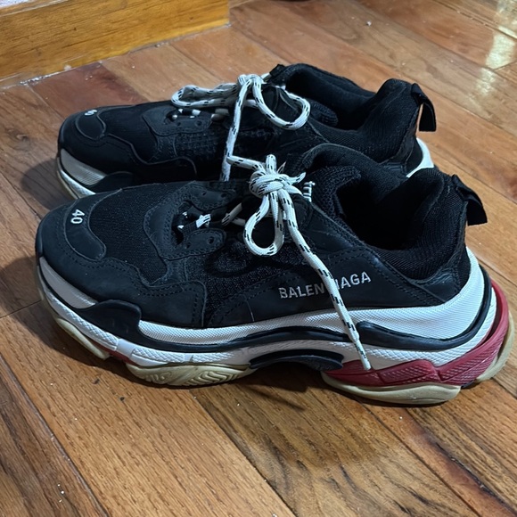 Balenciaga Men's Black and White Sneakers with Red Accents - Picture 1 of 4